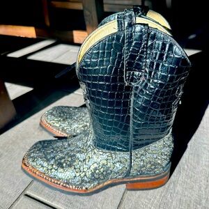 Never worn silver and black boots. Has sparkle and lace detail. Size 2 1/2 girls